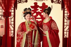 -喜爱高定婚纱摄影