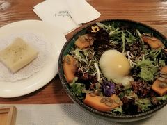 温泉蛋藜麦烤南瓜花园沙拉-Kitchen·Y洋厨房西餐厅(王府壹号店)