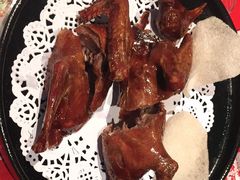 秘制脆皮乳鸽-避风塘(百联东郊店)