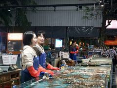 -三亚火车头万人海鲜广场