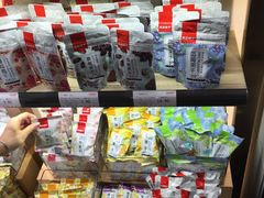 -良品铺子(白云新世界店)