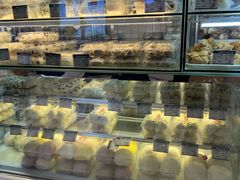 面包甜点陈列柜-白玉兰食品甜凤店(合生汇店)