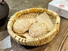 芝麻烧饼-魁盛居百年鲁菜馆(县西巷店)