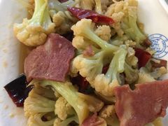 -同济大学本部学苑饮食广场