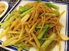 -八两八金·莱芜特色炒鸡(市南漳浦路店)