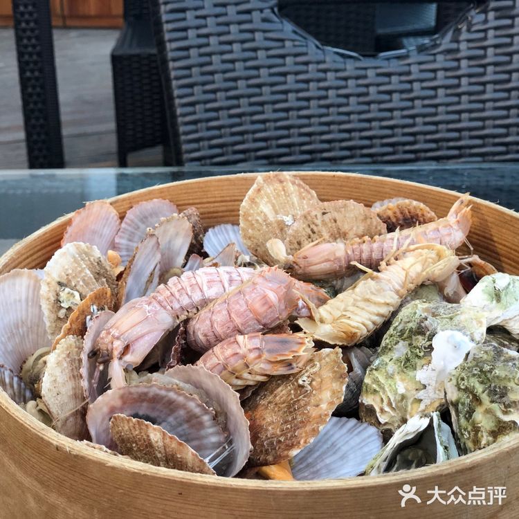 总之非常开心，坐海边看落日、品美食…