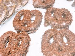 浓浓黑巧碱水结-HOT CRUSH趁热集合·现烤面包(环球港店)