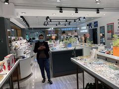 -宏宇眼镜蔡司依视路折扣店(兆佳眼镜城店)