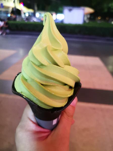 肯德基甜品站(万科店)-"这个抹茶冰淇淋挺好吃的,配的蛋筒也合适.