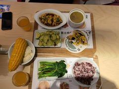 -老乡鸡(上海白玉兰广场店)