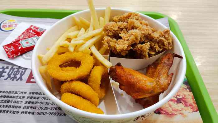 全鸡的口味一般,腥味太重,总体感觉一个人吃几口就腻超市买的炸鸡圈