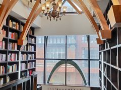 -钟书阁(松江泰晤士小镇店)