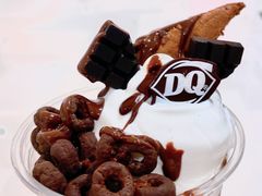 扑扑满杯巧克力配蛋糕华夫脆-DQ·蛋糕·冰淇淋(苏州中心店)