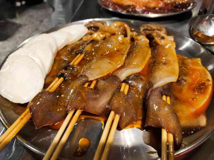 路边烤牛肉-"外地人来哈尔滨,必须吃烤肉啊.排行榜上看.