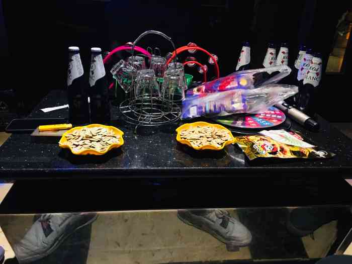 ktv环境一般,价格倒是不低,要了一打1664,480元,对于此ktv的环境来说