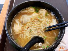 鲜虾蘑菇面-满宝馄饨(中海寰宇店)