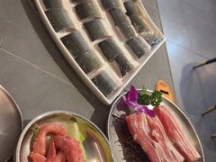 -围炉肉舍•炭烤活鳗•丹东海鲜烤肉(步行街店)