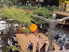 -瑞虹新天地月亮湾