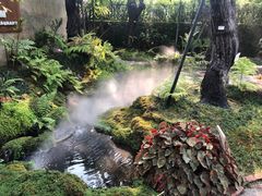 -Chom Cafe and Restaurant