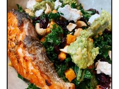 煎三文鱼牛油果色拉-wagas(暖山店)