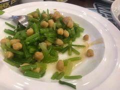 凉拌芹菜鹰嘴豆-黄狗猪头肉(运河路店)