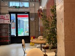 -必胜客(上海华谊新所店)