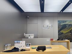 -DJI大疆(深圳华强北曼哈授权体验店)