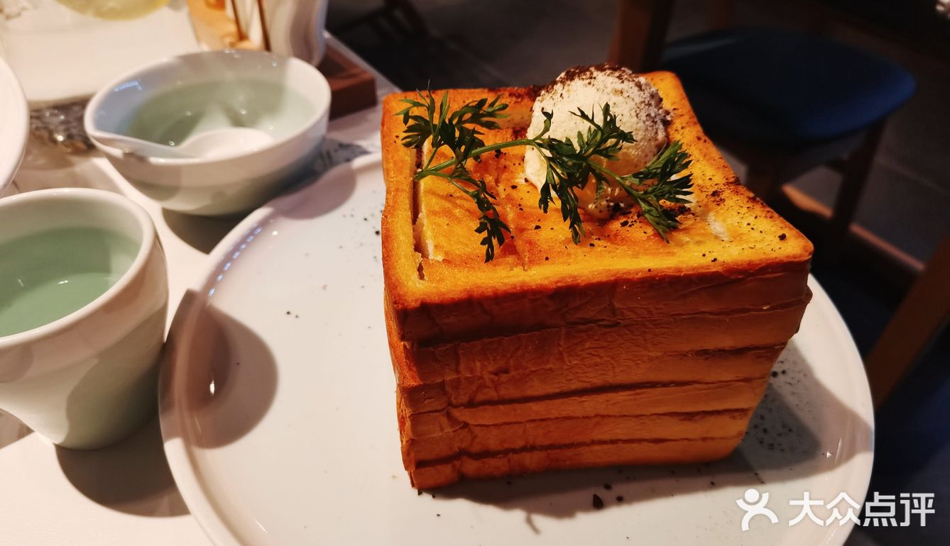 在前门粮食店街 一进门就倒了柠檬水并且上了免费的水果