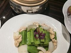 黑蒜大千爆虾球-北京四季酒店·采逸轩