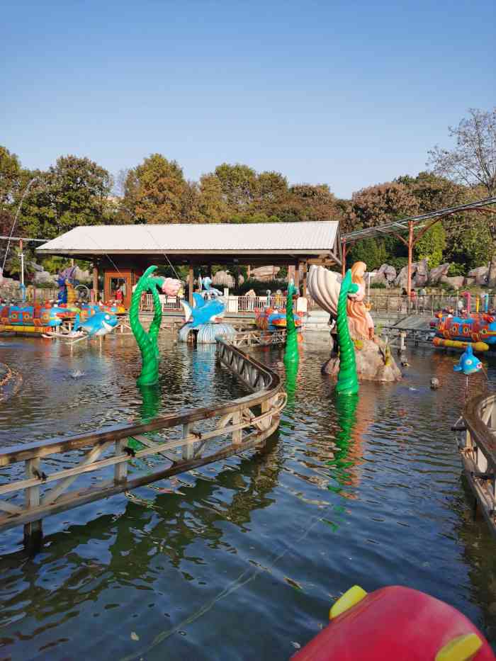 时光岛游乐园-"里面是充卡可以玩的.每个项目15-30不.