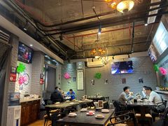 大堂-巴四老城区炭火蛙锅(张江店)