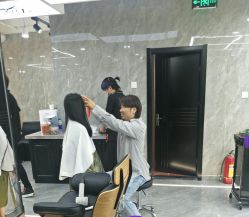 点击看大图 -Tipo Hair salon(明星)店