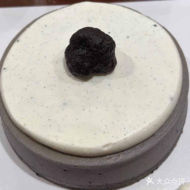 好利来新品 | 黑松露香草口味半熟芝士蛋糕测评