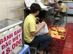 -Bánh Mì Huynh Hoa