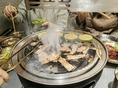 -围炉肉舍•炭烤活鳗•丹东海鲜烤肉(步行街店)