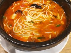 -花馬肆.云南过桥米线(汉神购物广场现场熬汤店)