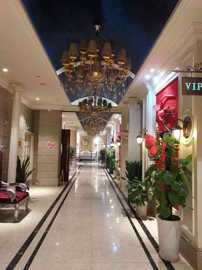 壹号公馆ktv(八佰伴店)-"去的时候生意很好,会所的装修很漂亮,量贩.