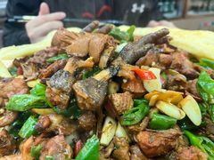 -郑小二山东特色炒鸡店(红小巷店)