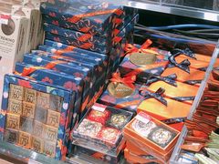 -VENCHI 闻绮(上海佛罗伦萨小镇店)
