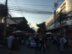 -周日夜市