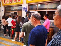 等位区-美林烤鸡店