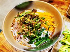 什锦鸡丝凉米线-滇香肴·云南菜蒸汽石锅鱼(云南北路店)