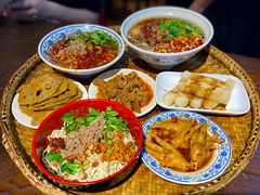 -爆炸头阿姨小四川正宗川味小吃(无任何分店)