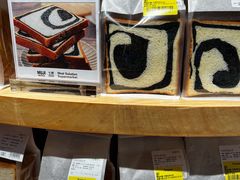手作竹炭双色吐司-七鲜超市(瑞虹天地太阳宫店)