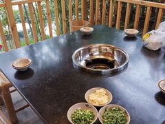 -茅草房·河畔园林火锅