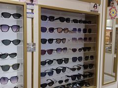 -美式眼镜·授权蔡司.依视路.尼康.豪雅.明月(人民广场店)