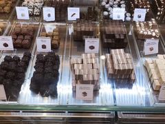 -VENCHI 闻绮(北京国贸商城店)