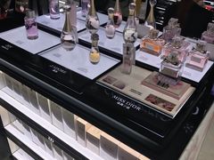 -日上免税行(浦东机场五店)