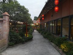 -茅草房·河畔园林火锅