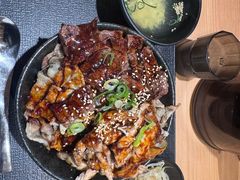 -難波肉劇場